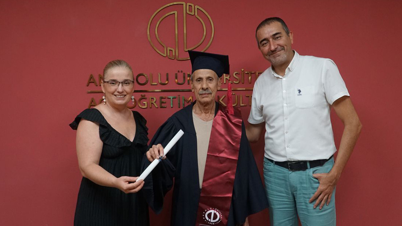 Emekliliğinin ardından yükseköğretimde 10 program tamamladı