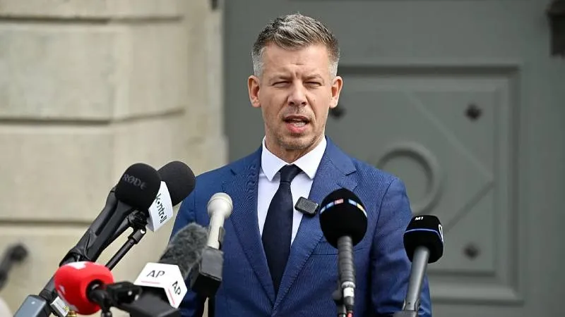 Peter Magyar: Parlamento, TISZA’nın, komünist döneme ait polis arşivlerinin gizliliğini kaldırma girişimini oyladı, Fidesz karşı oy kullandı
